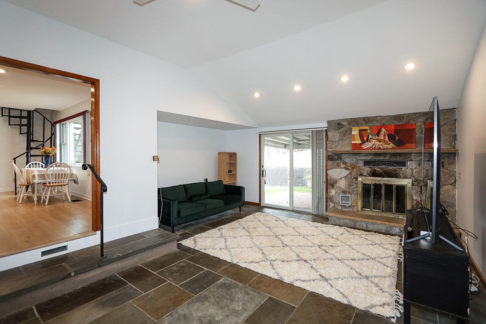 49 East Ave, Glen Cove 13-min 49 East Ave, Glen Cove 13-min