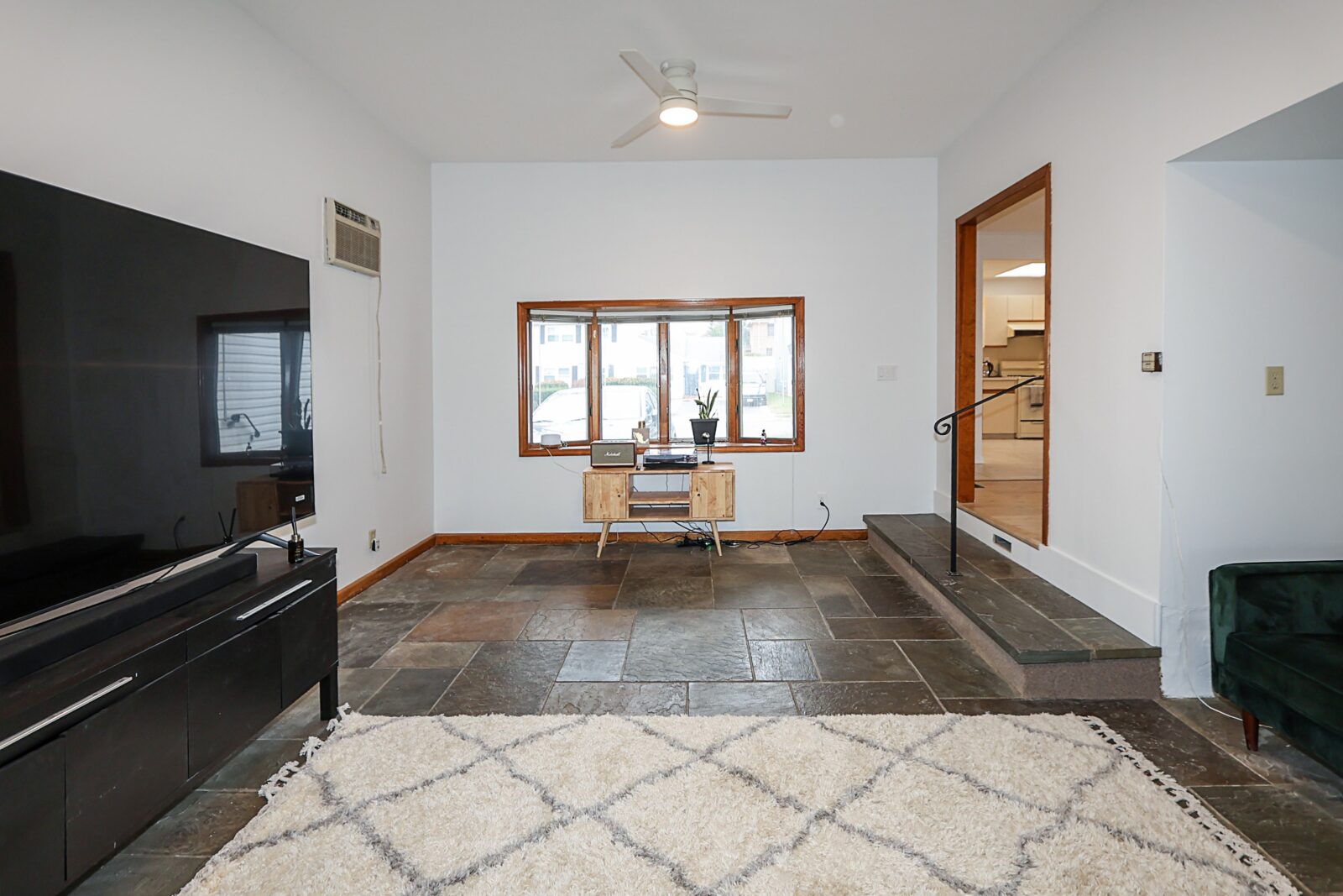 49 East Ave, Glen Cove 15-min 49 East Ave, Glen Cove 15-min